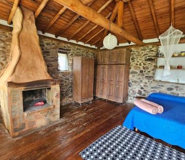 Carrancas Ski Chalet | Pet-Friendly Chalés Vila Carrancas with Pool & Child Amenities
