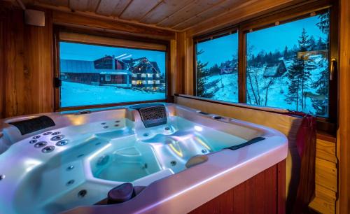 Zdiar Apartment | Relax at Chalúpka: Family-Friendly with Hot Tub Amenities