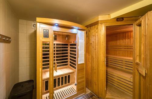 Zdiar Apartment | Relax at Chalúpka: Family-Friendly with Hot Tub Amenities