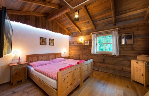 Sankt Martin am Tennengebirge Ski Chalet | Discover Chalet Steinbock with Spa and Family Amenities