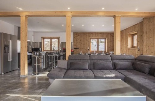 Praranger Ski Chalet | Cozy Ski Retreat with Spa, WiFi & Stunning Mountain Views