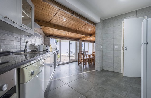 Azambuja House | Inviting Chale Bela: Family-Friendly Getaway in Setubal