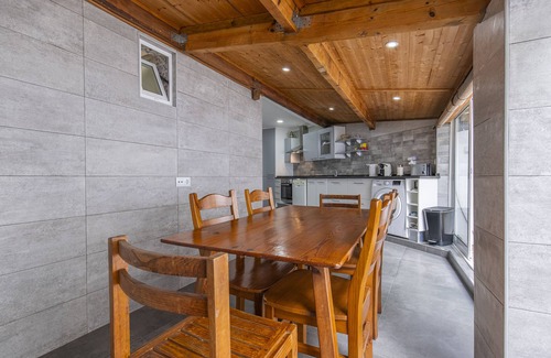 Azambuja House | Inviting Chale Bela: Family-Friendly Getaway in Setubal