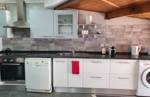 Azambuja House | Inviting Chale Bela: Family-Friendly Getaway in Setubal
