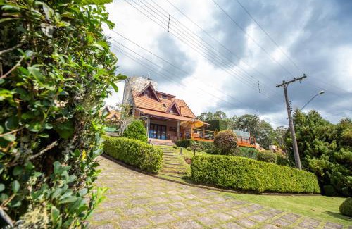 Jardim Andira Ski Chalet | Discover Chale dos Sonhos: 10/10 Rating & Cozy Amenities