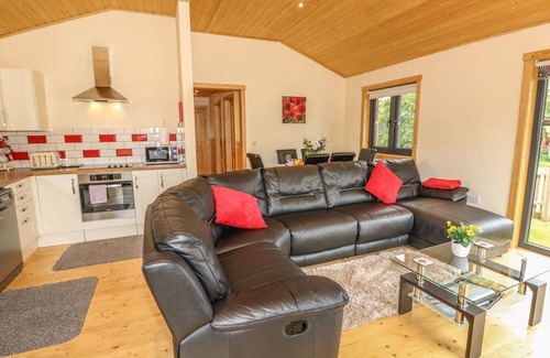 Chale Cottage | Family-Friendly Chale Farm Lodge with Oceanfront Views