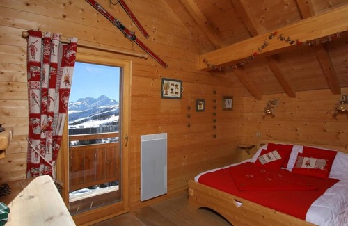 Fontcouverte-la-Toussuire Ski Chalet | Chalet, 200m from resort center, fitness, swimming pool, sauna, terrace, balcony, parking, tv