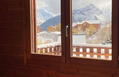 La Toussuire Ski Chalet | Inviting Chalet for 12-14, Steps from the Slopes