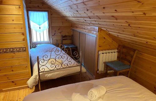 L'Hospitalet-pres-l'Andorre Ski Chalet | Cozy Chalet in the Heart of Ariège Pyrenees - Pet Friendly