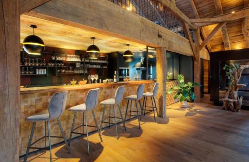 Le Petit-Bornand-les-Glieres Ski Chalet | Relax at Chalet 1703: Oceanfront Spa & Pet-Friendly Retreat