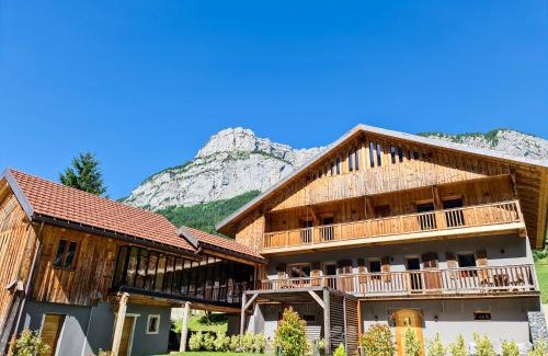 Le Petit-Bornand-les-Glieres Ski Chalet | Relax at Chalet 1703: Oceanfront Spa & Pet-Friendly Retreat