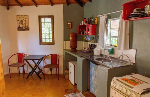 Alto Paraiso de Goias Cabin | Cozy Chale Ipe Jatoba: Pet-Friendly Retreat with Spa