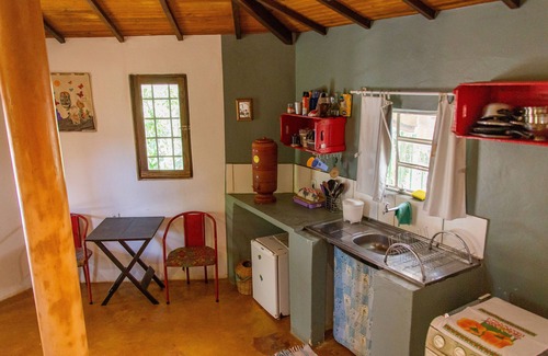 Alto Paraiso de Goias Cabin | Cozy Chale Ipe Jatoba: Pet-Friendly Retreat with Spa