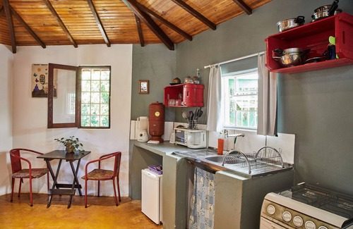 Alto Paraiso de Goias Cabin | Cozy Chale Ipe Jatoba: Pet-Friendly Retreat with Spa