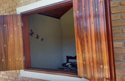 Sao Thome das Letras Ski Chalet | Pet-Friendly Chalé Primavera 1: Family Fun Awaits