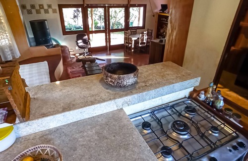 Alto Paraiso de Goias House | Cozy Chale Sossego: Spa, Restaurant & Family-Friendly Stay