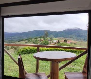 Sao Thome das Letras Cabin | Pet-Friendly Retreat at Chales Paraíso STL - Guest Rated 9.8