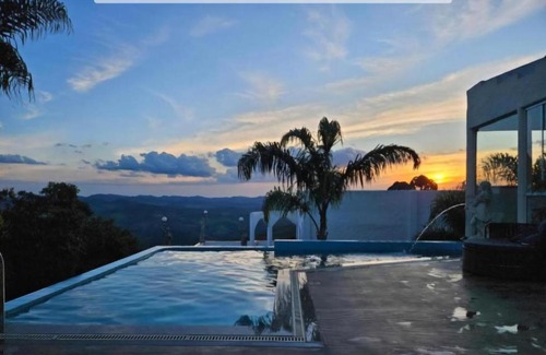 Lavras Novas Cabin | Exceptional Chales Quinteto de Cores with Breakfast & Family-Friendly