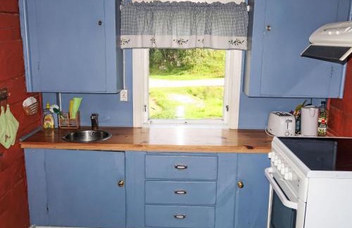 Vinnes Ski Chalet | Cozy Chalet Åsvågen with Oceanfront Views and Kitchen