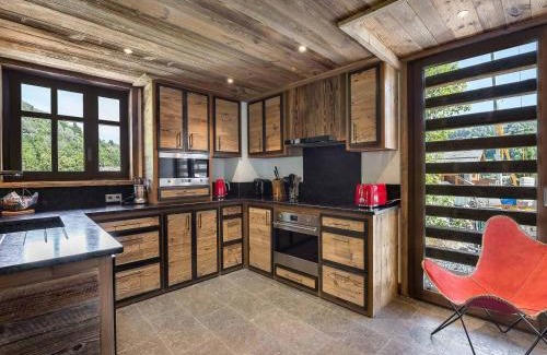 Le Raffort Ski Chalet | Elegant 4-Star Chalet in Méribel with Pool and Hammam