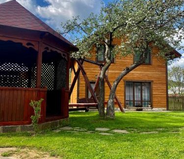 Mykulychyn House | Elegant Chalet Зоряні ночі with Ocean View & Pool Access