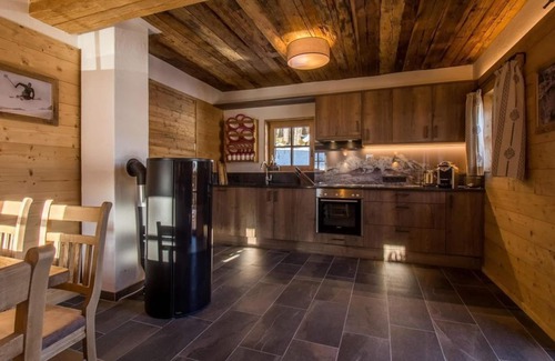 Rain Apartment | Chalet 1: Embrace Autumn with Family-Friendly Comfort