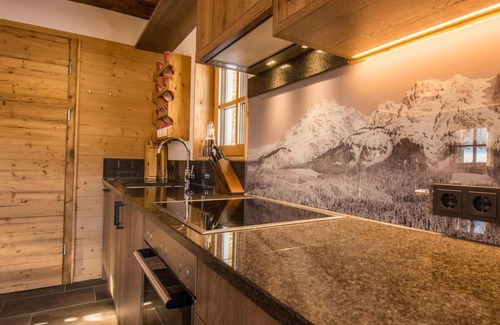 Rain Apartment | Chalet 1: Embrace Autumn with Family-Friendly Comfort