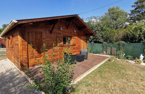 Prouilly Ski Chalet | Cozy Chalet Near Reims with Spa and Lake Views