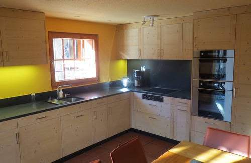 Saint-Pierre-de-Clages Ski Chalet | Spacious Châlet for 17-20, Steps from Ski Slopes & Center