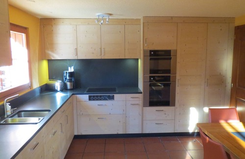 Saint-Pierre-de-Clages Ski Chalet | Spacious Châlet for 17-20, Steps from Ski Slopes & Center