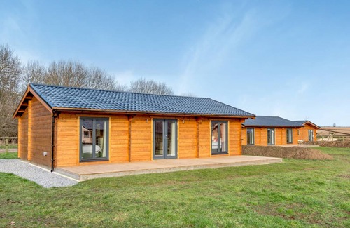 Driffield Ski Chalet | Comfortable Lodge with Kitchen for 4 Guests