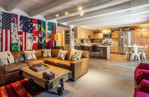 Mammoth Lakes Ski Chalet | Mountain Retreat: Chalet #21 with Ski-in/Ski-out Access