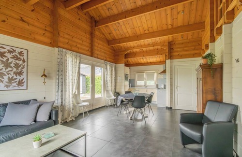 Sint-Annaland Resort | Cozy Chalet 214: Family-Friendly Retreat with Ocean Views