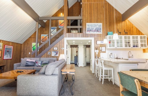 Mammoth Lakes Ski Chalet | Chalet #22: Slope Side Ski-in, Spa & Family-Friendly Fun