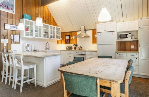 Mammoth Lakes Ski Chalet | Chalet #22: Slope Side Ski-in, Spa & Family-Friendly Fun