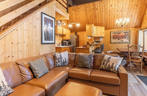 Mammoth Lakes Ski Chalet | Chalet #23: Ski In/Out with Pet Friendly Amenities