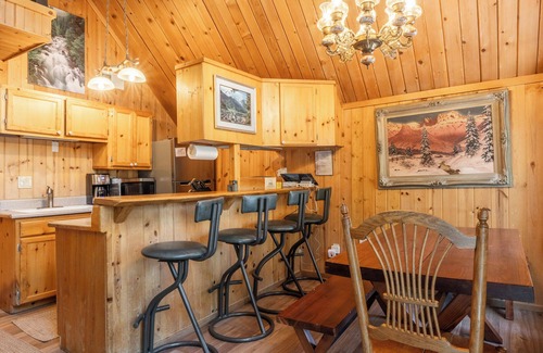 Mammoth Lakes Ski Chalet | Chalet #23: Ski In/Out with Pet Friendly Amenities