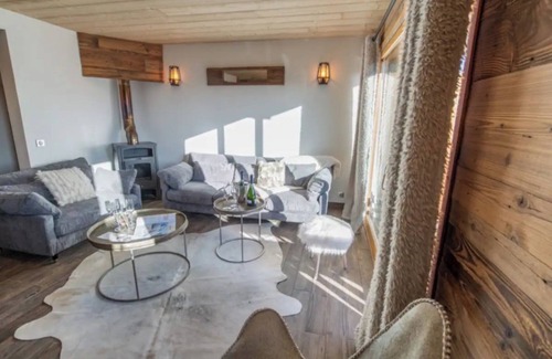 Viel-Alpe Ski Chalet | Ideal Chalet with Balcony, Wi-Fi & Lake View Amenities
