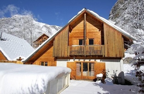 Venosc Ski Chalet | Chalet, 250m from resort center, swimming pool, sauna, terrace, balcony, tv, 180m², Les 2 Alpes