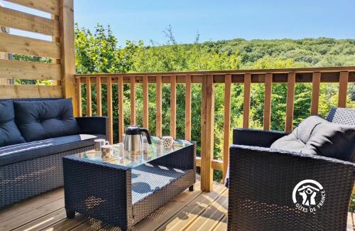 Saint-Berthevin House | Chalet 26 Le Berthevin, Camping de Coupeau, 4 personnes