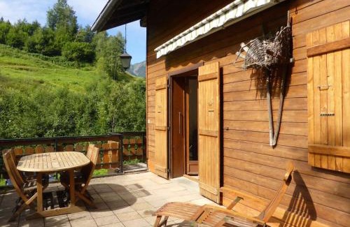 Beaufort Ski Chalet | Cozy Chalet in Arêches with Fireplace & Free WiFi
