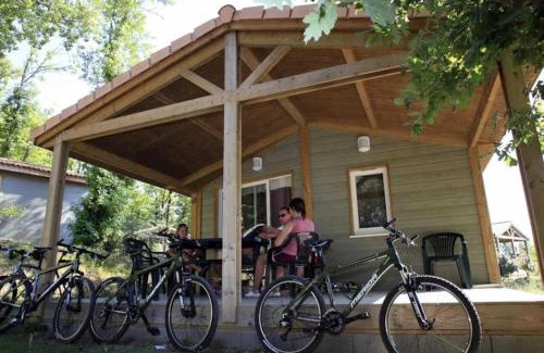 Monclar-de-Quercy Ski Chalet | Comfortable Chalet with Pool - Perfect for Families