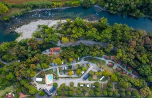 Navarrenx Ski Chalet | Pet-Friendly Chalet with Pool & Spa for Family Getaways
