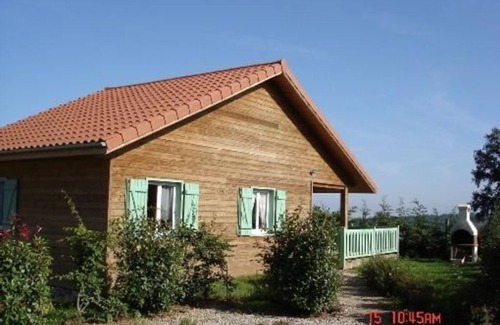 Saint-Mamet-la-Salvetat House | Cozy Farm Cottage with Heated Pool and Inviting Sauna