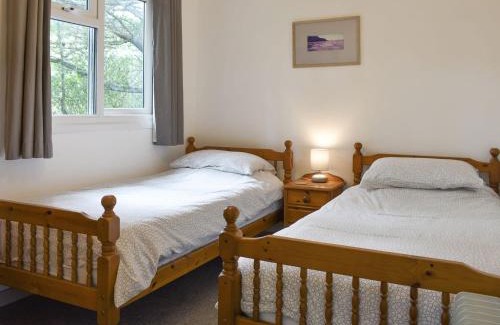 Mount Hawke House | Inviting Chalet 3 - Perfect for Families and Pets