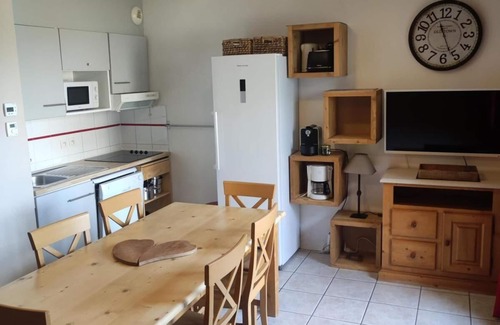 La Joue du Loup Ski Chalet | Relaxing Chalet with Pool & Mountain Views, Near Resort