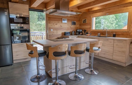Les Orres Ski Chalet | Chalet, 350m from ski slopes, view valley, balcony, tv, ski locker, 205m², Les Orres