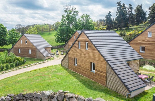 Aumont-Aubrac House | Family-Friendly Chalet in Aumont-Aubrac with Spa Access