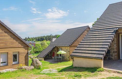Aumont-Aubrac House | Family-Friendly Chalet in Aumont-Aubrac with Spa Access