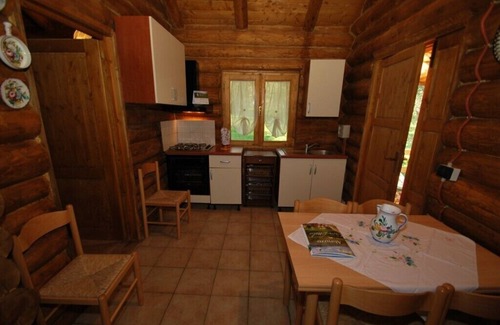 Tocco da Casauria Apartment | Chalet 4 Agriturismo: Family-Friendly Retreat with Pool